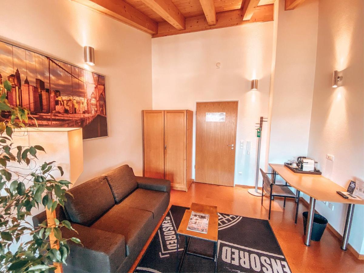 Hotel Schwertfirm Κάρλσφελντ Εξωτερικό φωτογραφία