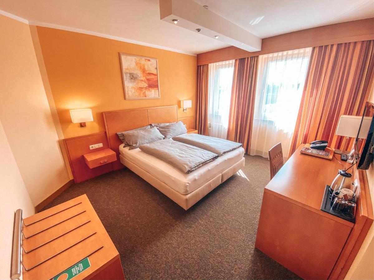 Hotel Schwertfirm Κάρλσφελντ Εξωτερικό φωτογραφία